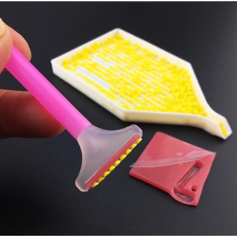 COMBO 5 MIẾNG SÁP ĐÍNH TRANH. Kích Thước:2cm x 2