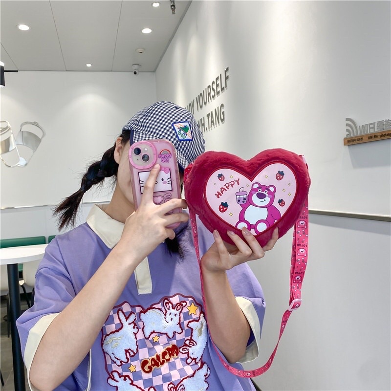 Túi đeo chéo gấu dâu hồng lotso mẫu trái tim dễ thương cho nữ De Perier