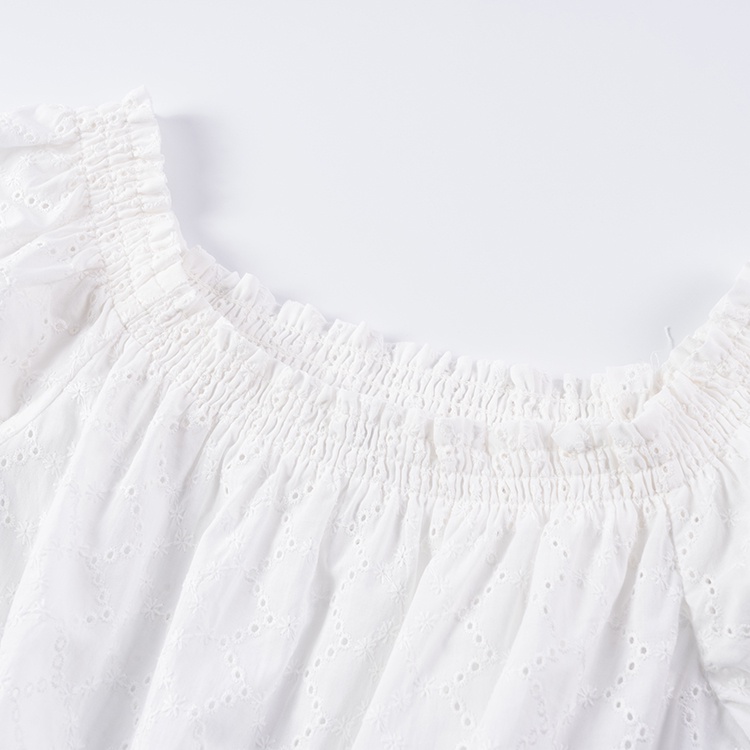 Áo croptop trễ vai thêu hoa HM