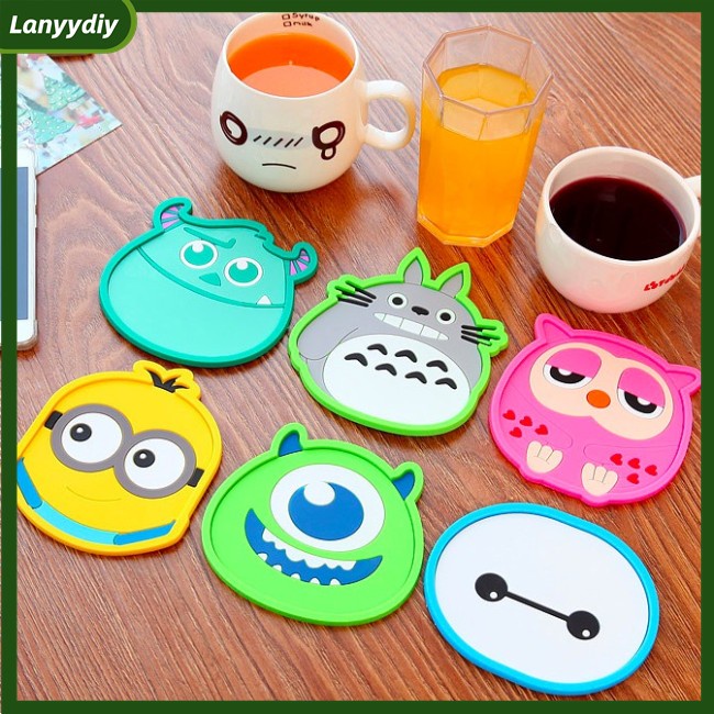 1 Miếng Lót Ly Bằng PVC Hình Totoro / Doraemon / Baymax / Minion / Hello Kitty / Mickey
