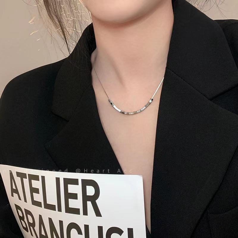 Vòng cổ Mặt Vuông Nhỏ Không Phai Màu Phong Cách Hàn Quốc Cho Nữ