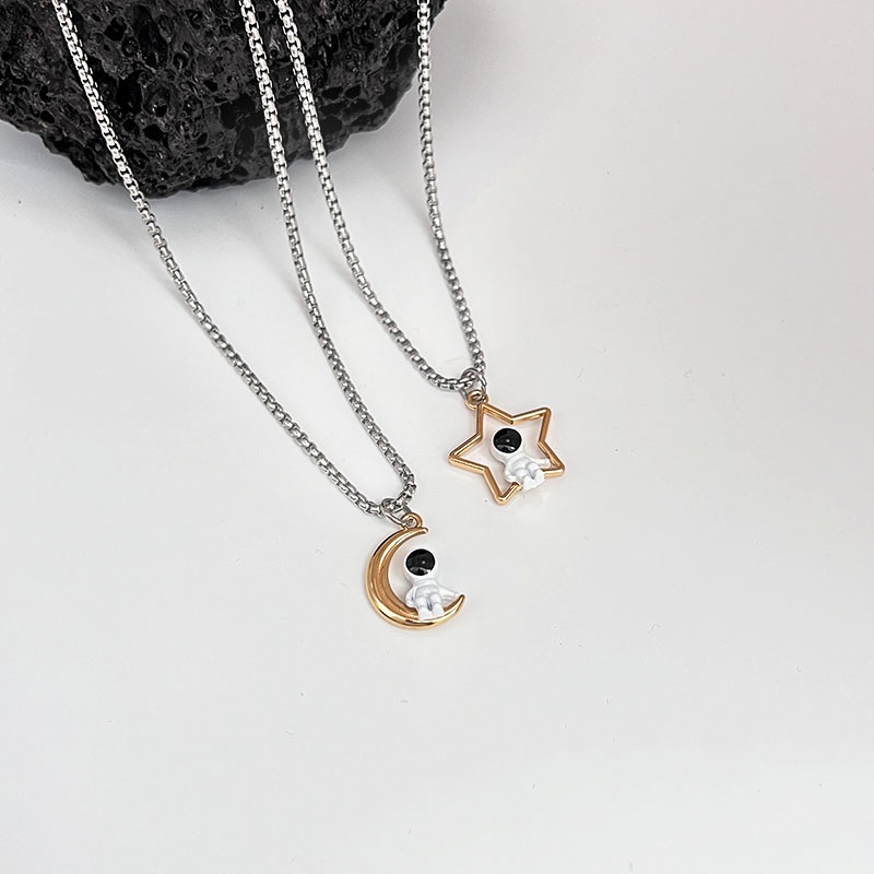 1 Vòng cổ Kim Loại Mặt Hình Ngôi Sao Năm Cánh / Mặt Trăng / Phi Hành Gia Thời Trang Cho Cặp Đôi