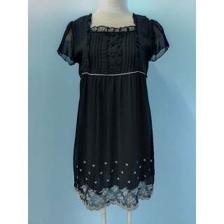 đầm đen nút hoa thêu new còn tem size M/L thanh lý