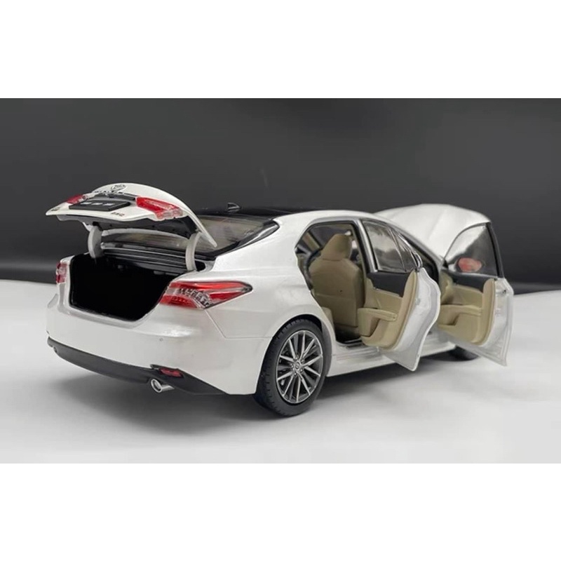 Mô hình xe Toyota Camry 2021 1:18 Paudi
