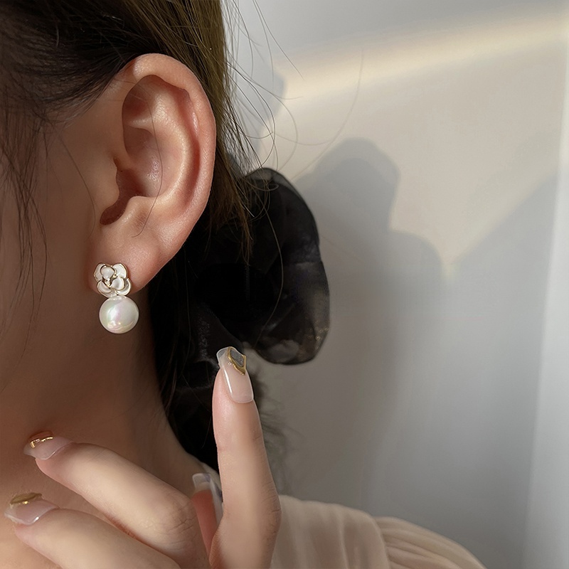 Bông Tai Hoa Trà Trắng Đính Ngọc Trai Cho Nữ