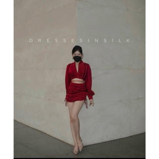SET CROPTOP ĐỎ CỘT DÂY EO KÈM CHÂN VÁY RÚT