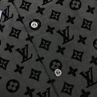 [HIGH FASHION] Áo sơ mi LVV black monogram LA 1-1 on web