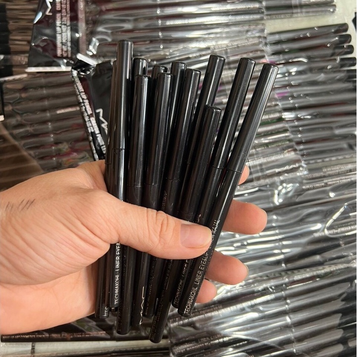 Chì  Kẻ Mí Mắt Chống Trôi Tiện Dụng