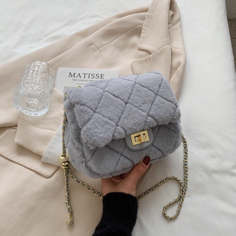 Túi Đeo Chéo Hình Thoi Nhồi Bông Lông Mềm Mại Dành Cho Bạn Nữ