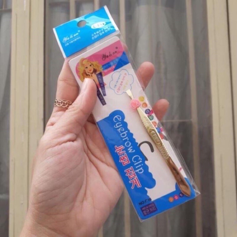 Nhíp nhổ râu lông tóc màu vàng hình bé gái siêu tiện lợi mẫu mới