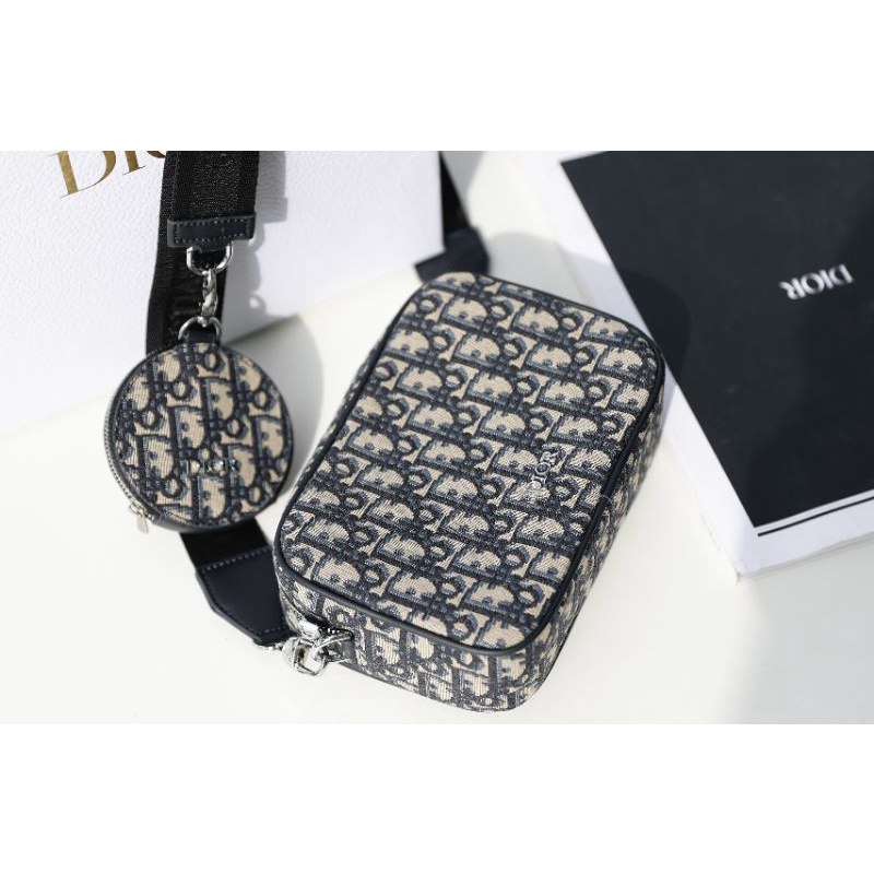 Túi đeo chéo D.I kèm ví(nam&amp;nữ) sz20x13cm phụ kiện tag bạc vải họa tiết thêu nổi fullbox