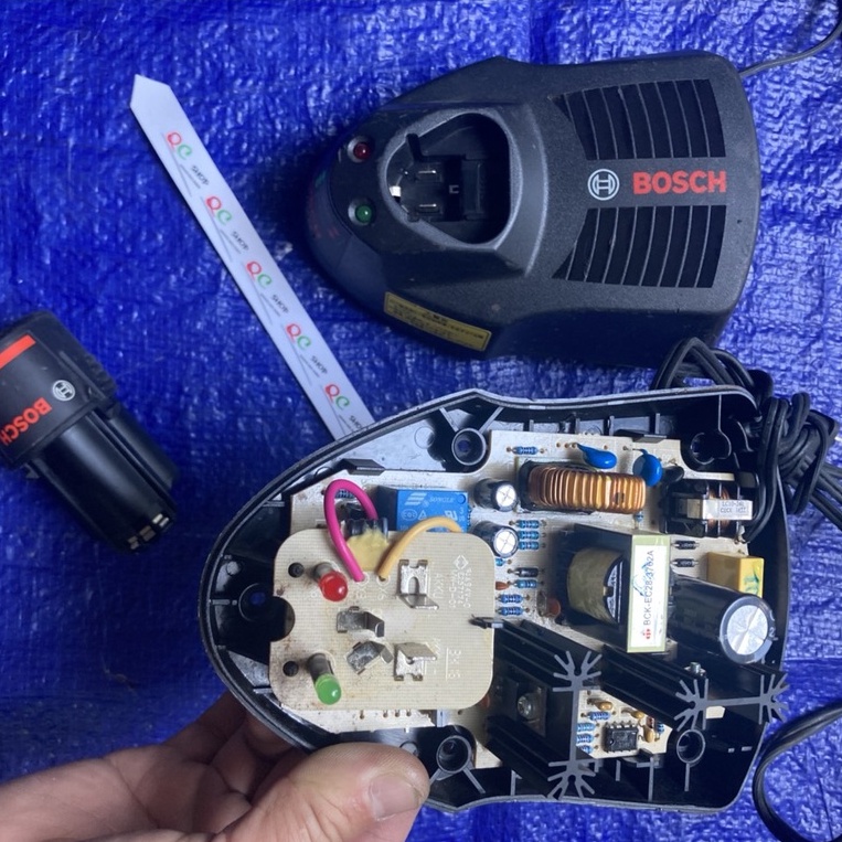 Sạc Bosch 10,8v dùng cho pin zin chính hãng