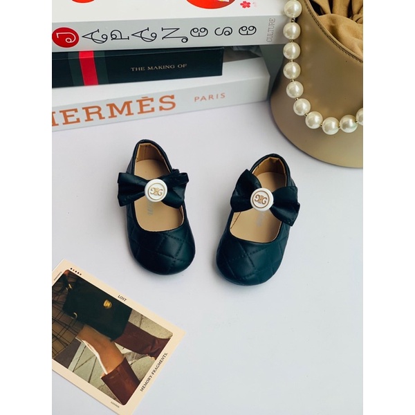 Búp bê trẻ em nơ