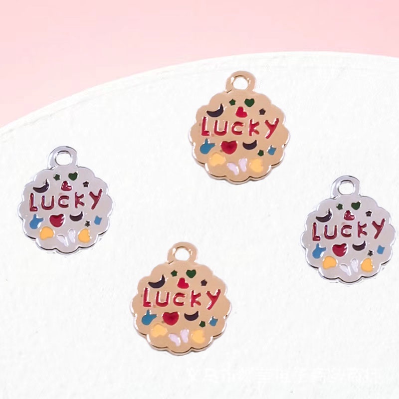 Set 4 Mặt Vòng cổ Hợp Kim Khắc Chữ Lucky Màu Vàng / Bạc