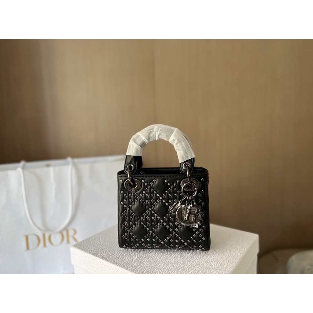 Túi xách nữ da thật Dior CD đính sao trẻ trung, có dây đeo chéo độc đáo
