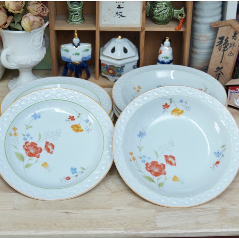 Đĩa Ăn Bằng Sứ Lòng Vẽ Hoa Màu Cam Hãng Keito - Gốm Sứ Nhật Bản