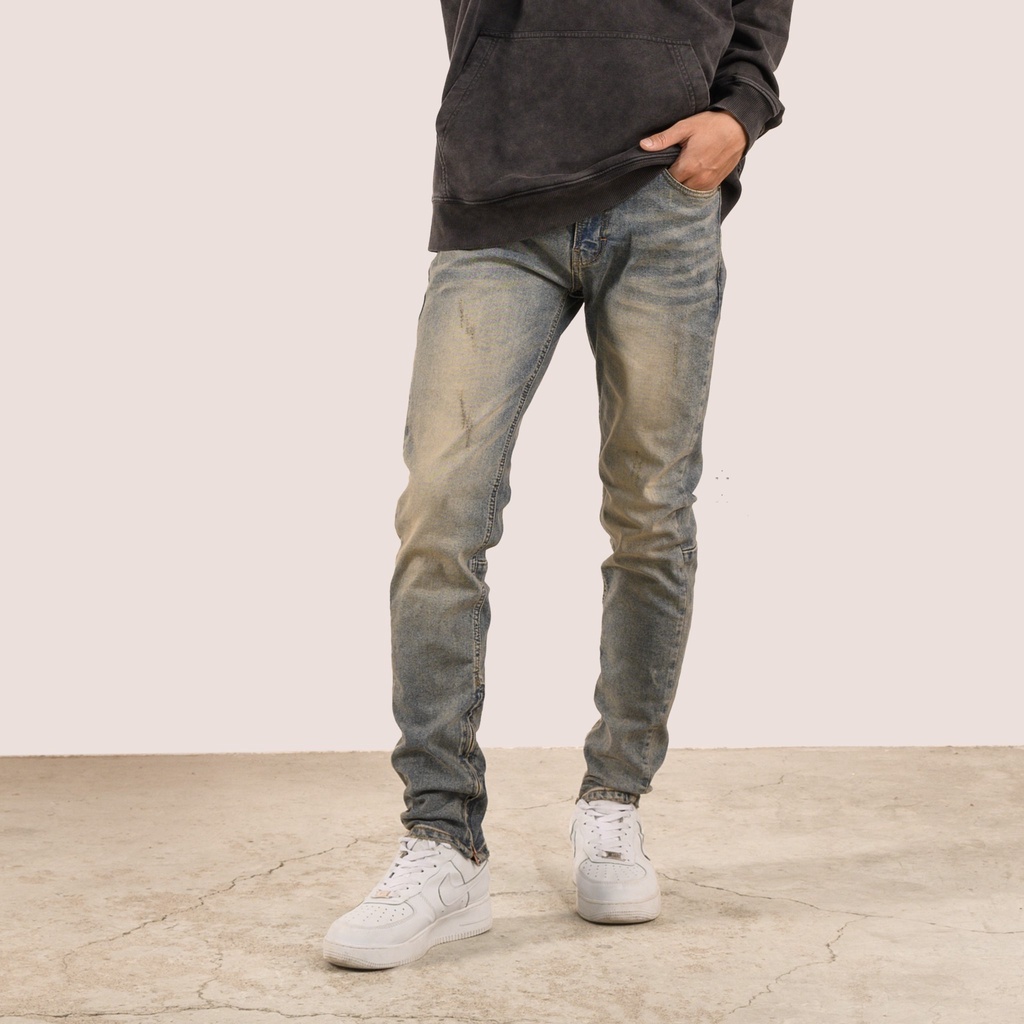 Quần jean nam cao cấp streetwear Q23, màu wash bụi bậm có khóa kéo ống, form slimfit,  chất jean co giãn thoải mái.