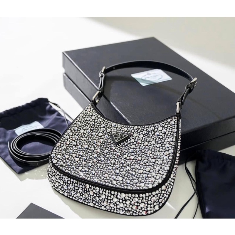 Mẫu túi Pra Bling sz23 cực kì xinh xẻo cập bến về Fullbox cho chị em diện cháy