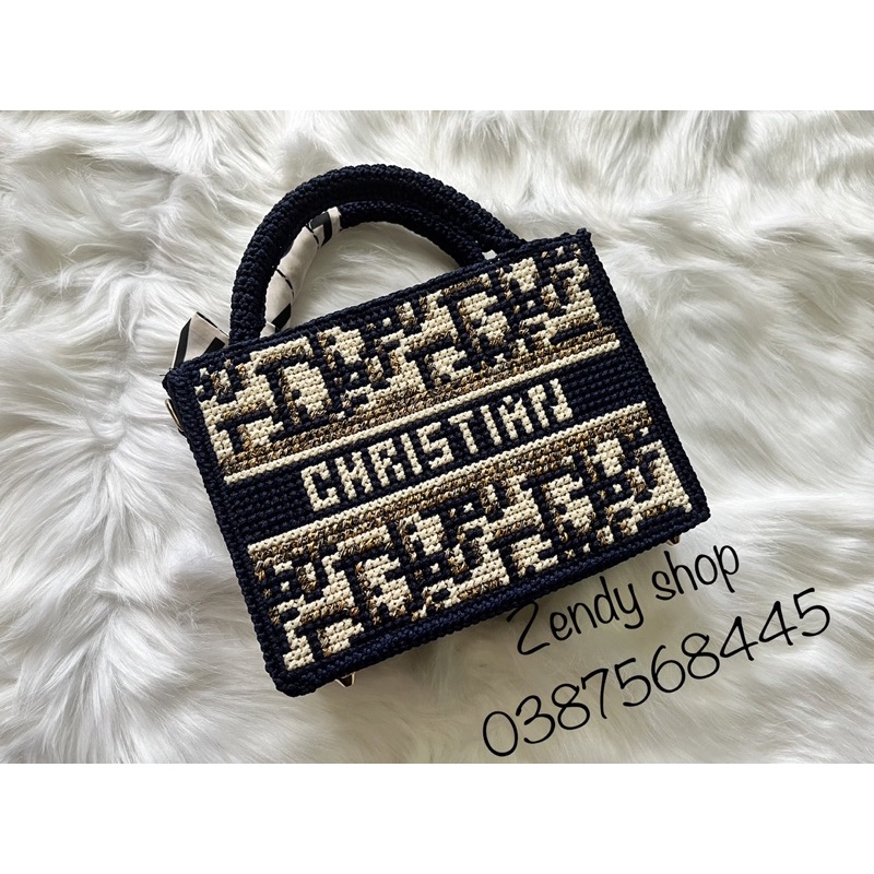 Túi thêu tay hoạ tiết dior