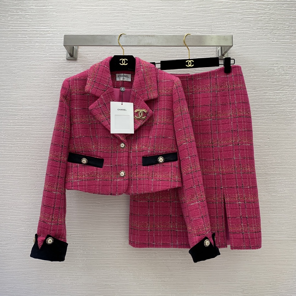Set bộ áo vest ngắn + chân váy cạp cao dạ tweed màu hồng phối nhung thời trang cao cấp Channel CN