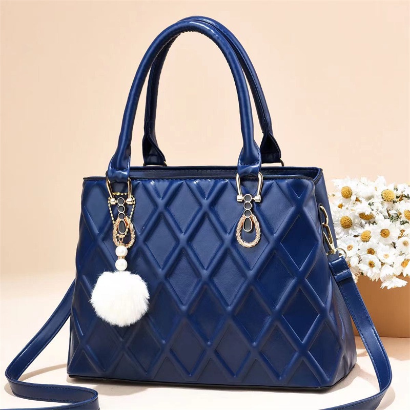 Ielgy Túi bucket Đeo Chéo Vai Gắn Quả Bông Sọc Hình Thoi Dành Cho Nữ