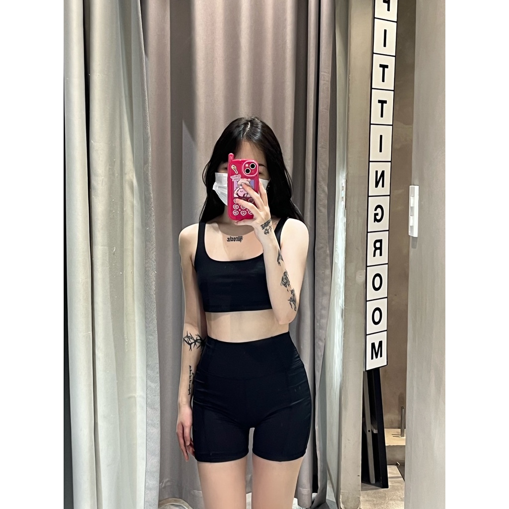 Quần short ôm vải thun lạnh màu đen, là min - BLACK ACTIVE SHORTS WITH DETAILS