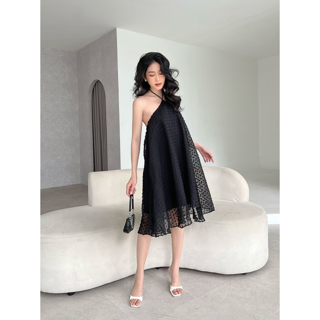 COLUS - Đầm Yếm Đen Hoạ Tiết Nổi