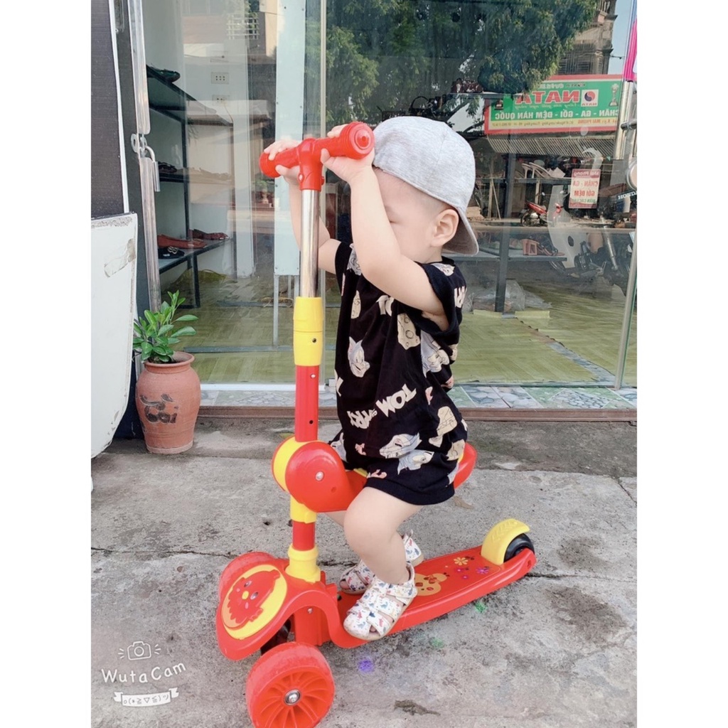 Xe trượt Scooter, Xe chòi chân có nhạc và đèn cho bé, kích thích khả năng vận động cho bé