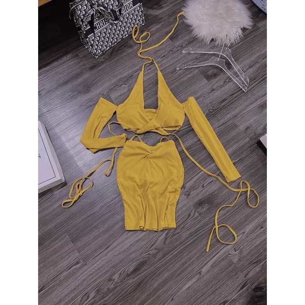 Đầm Body Khoét Yếm Chéo Ngực Trễ Vai Tay Dài Khoét Đan Bụng Có Mút Ngực + Lót Quần