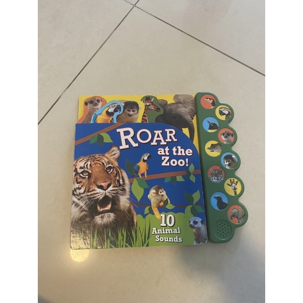 gầm lên trong sở thú