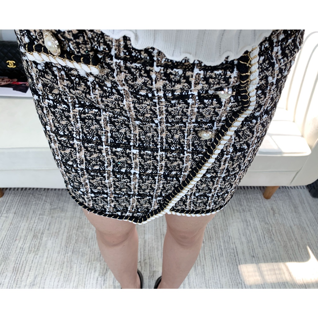 Chân váy chữ A dạ tweed, thiết kế vạt chéo, túi giả sành điệu, có cúc trước | MALOUIS