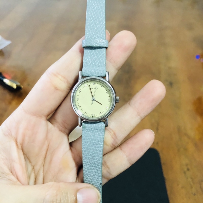 Đồng hồ nữ si nhật hiệu seiko, dây da bò