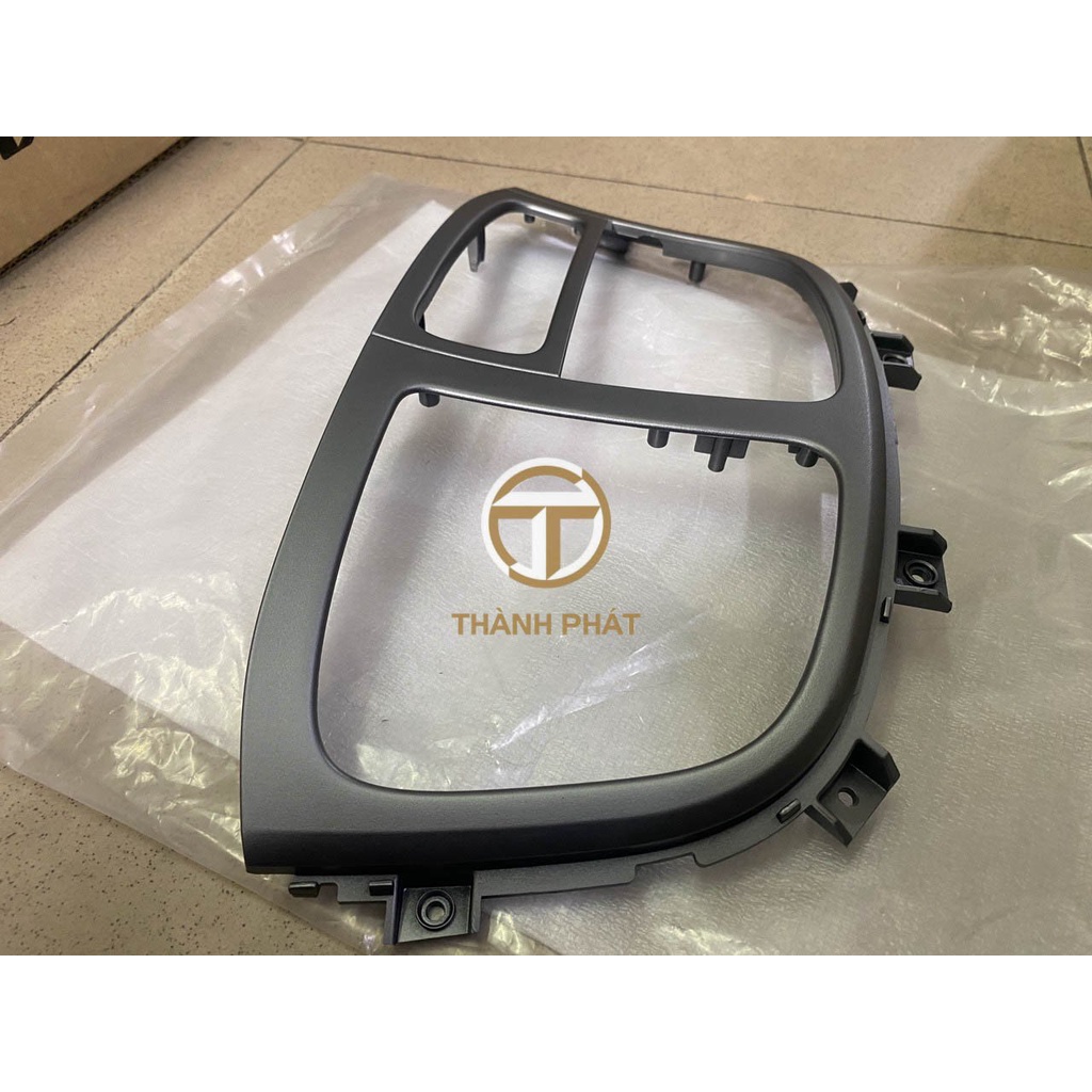 ỐP DƯỚI CẦN ĐI SỐ HYUNDAI GRAND STAREX