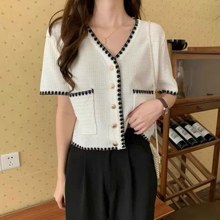 Áo cổ tim viền ren tay ren hàng nút xinh chất thun gân