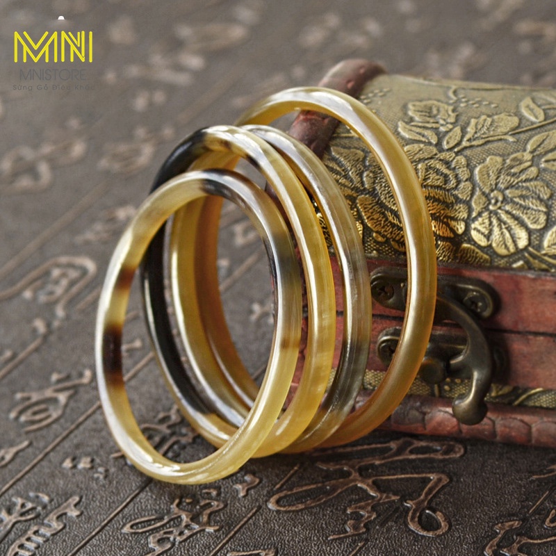 Vòng tuần sừng đeo tay màu sắc Trắng lưa kích thước 5,5-7,5cm dày 0,4-0,8cm trang sức đeo tay dành cho các chị em