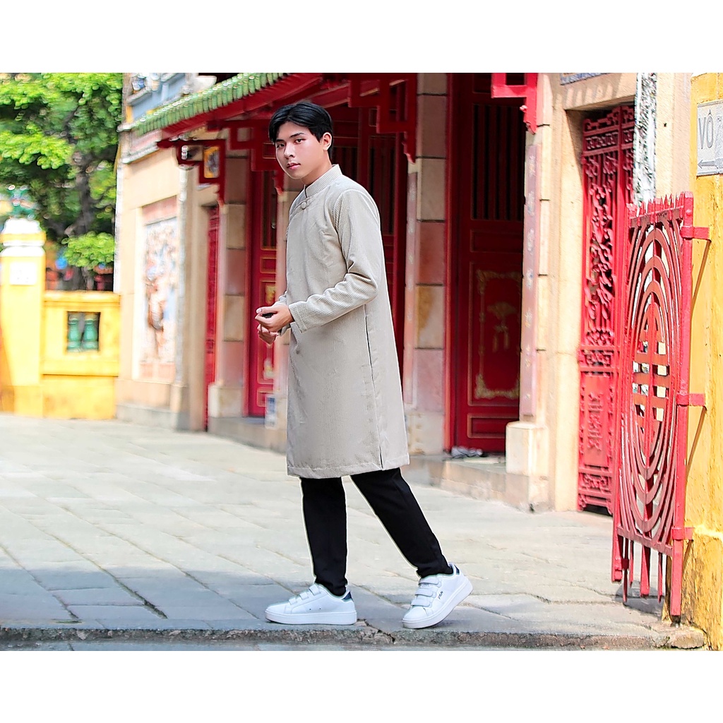Áo dài nam cách tân màu Be phong cách vintage hoài cổ