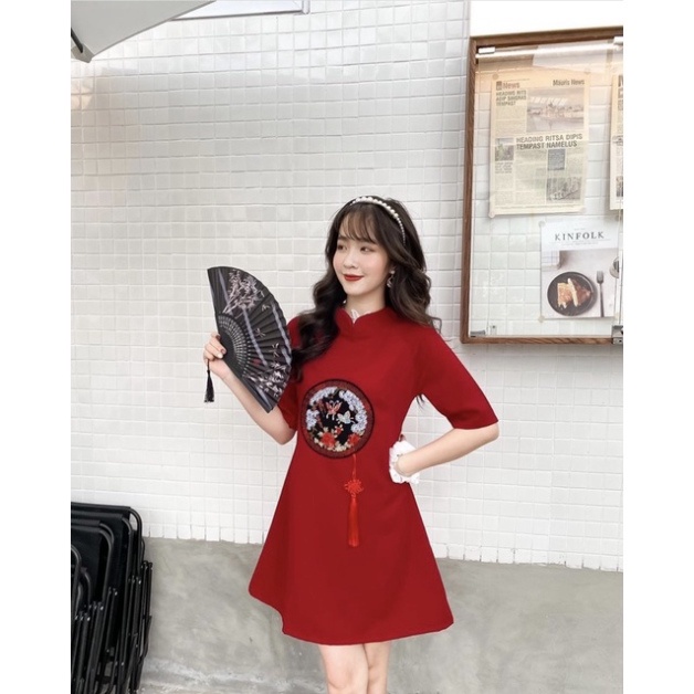 áo dài cách tân Đầm tết đỏ thêu bướm đẹp 🌸 vải gấm cao cấp🌸 cổ tàu tay ngắn cổ dạ hội dự tiệc đám cưới đi biển bigsize