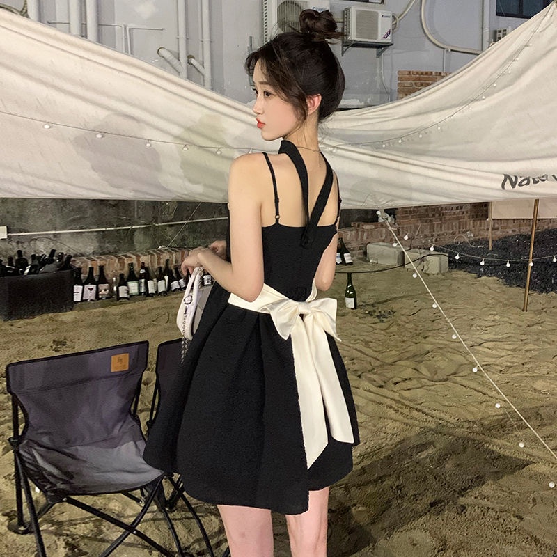 Váy Phụ Nữ Sling Dây Đeo Cổ Nơ Đáng Yêu Mới