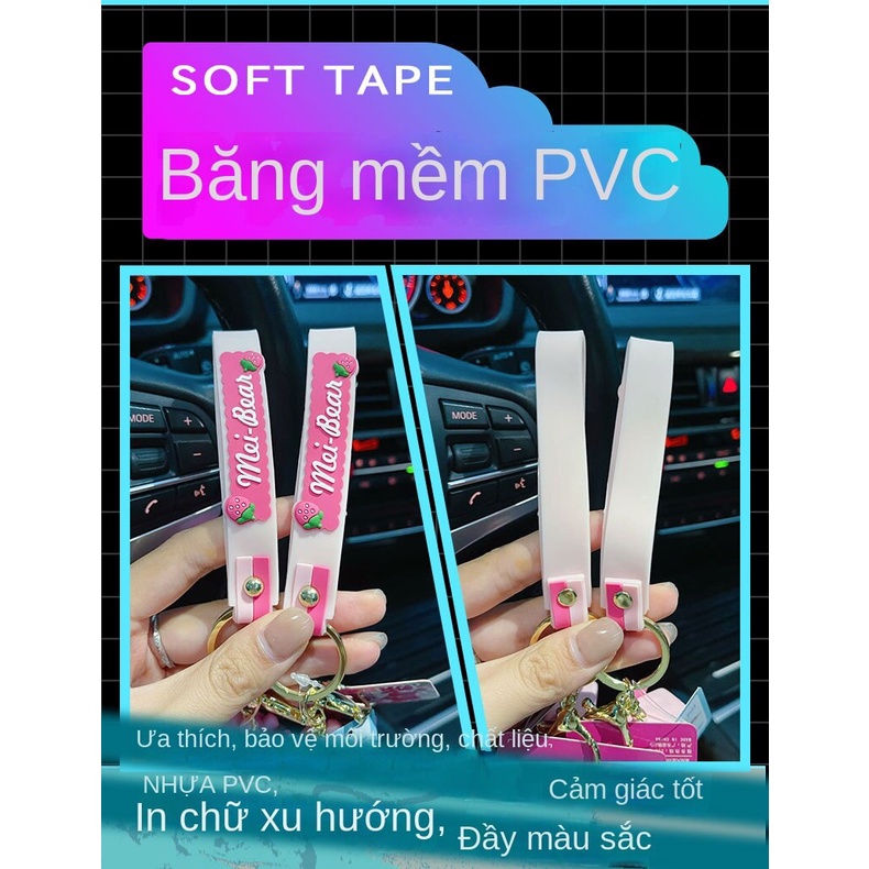 Móc Khóa Hoạt Hình Chú Gấu Và Máy Chiếu Dâu Tây Bằng Epoxy Tinh Tế