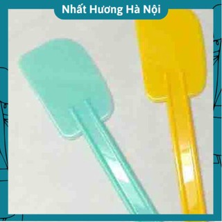 Cây Vét Kem Bột Nhựa Cứng- Giao 1 Cái Màu Ngẫu Nhiên