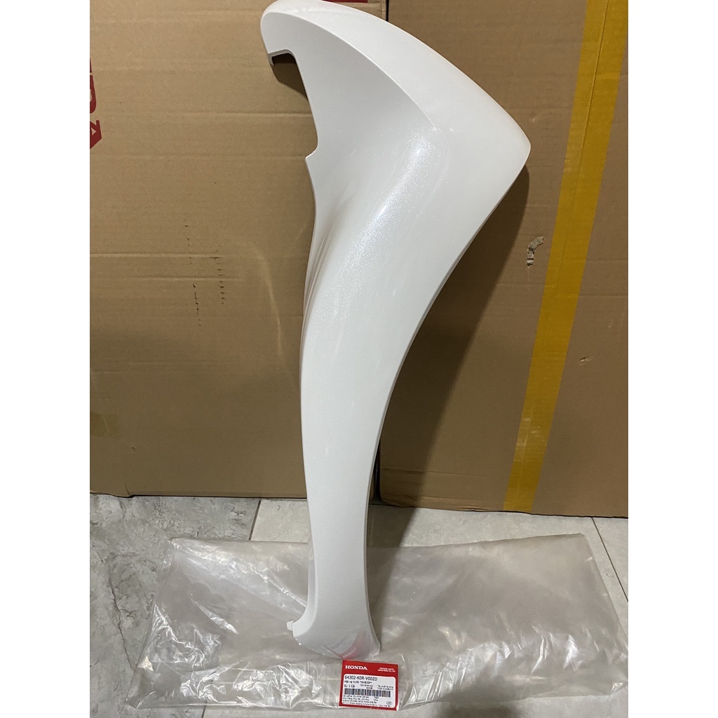 Cánh yếm bên phải - bửng yếm HONDA SH 125&150 năm 2020-2021-2022 màu Trắng. (64302K0RV00ZD)