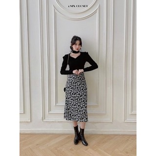 Chân váy hoạ tiết báo xẻ bên