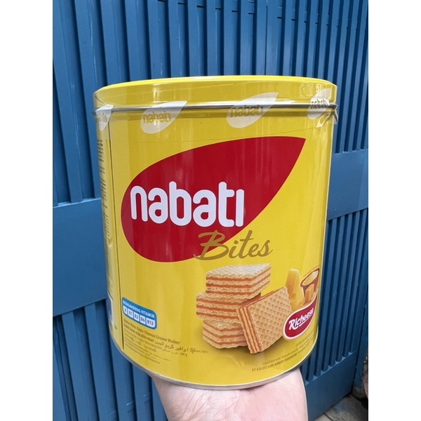 Bánh Nabati Cheese Wafer hộp thiếc 350g