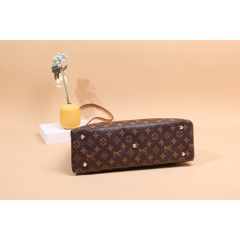 Túi Xách LV Thiết Kế Đơn Giản Thời Trang Xuân Hè 2023 Cho Nữ Trung Niên