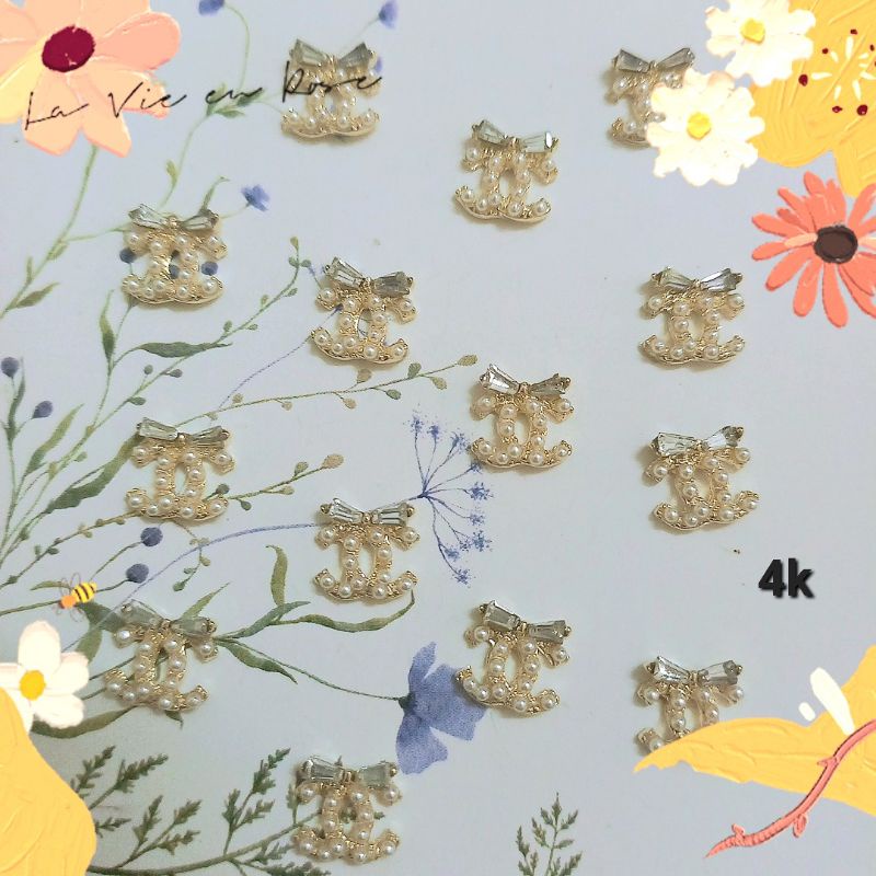 Charm kim loại đồng giá 4k 1 viên