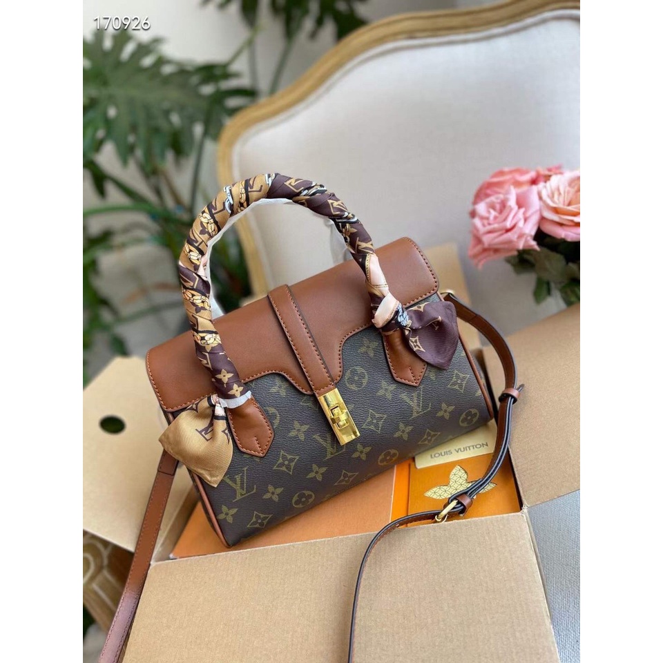 Túi Đeo chéo size 23 Cm Hàng cao cấp full box nguyên siu tặng kèm khăn