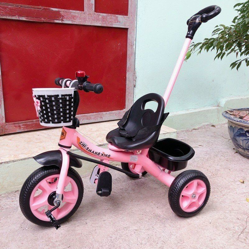 Xe ba bánh khung chắc chắn có tay đẩy,đai an toàn. Xe cho bé 8month-3 tuổi