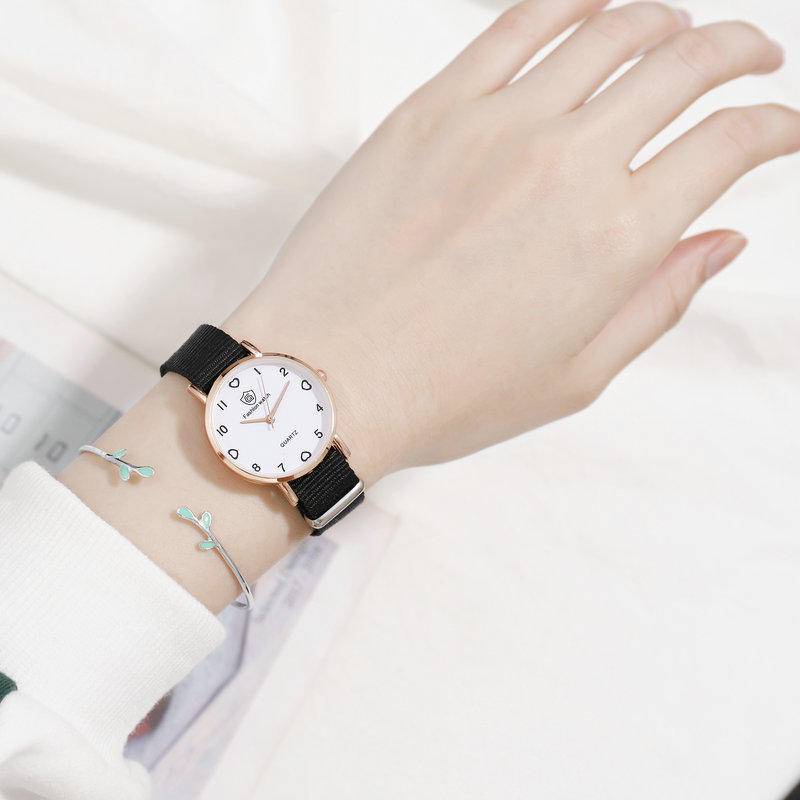 Đồng Hồ Đeo Tay Mặt Tròn In Hình Trái Tim Dễ Thương Dành Cho Nữ