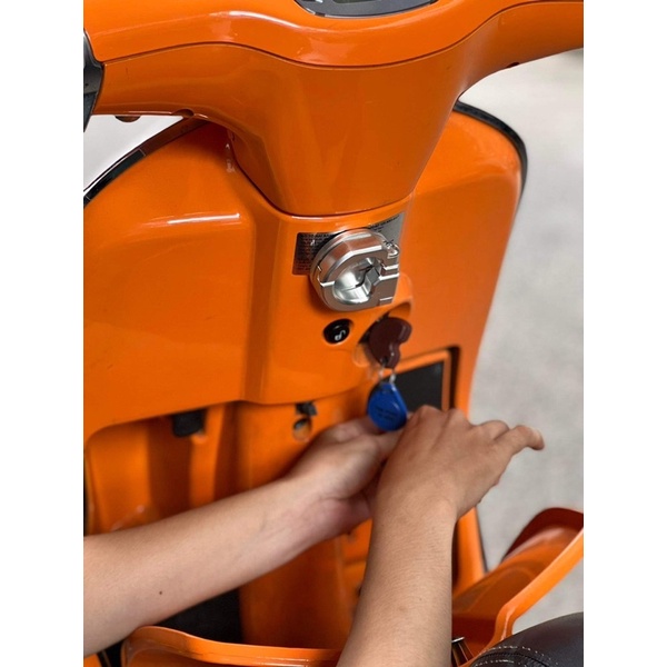 MÓC TREO ĐỒ CHO XE VESPA ĐA DẠNG MÀU SẮC