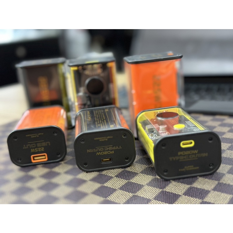 Sạc dự phòng Trong Suốt BYZ 10.000mAh ( BYZ W89 ) • 20.000mAh ( BYZ W90 )